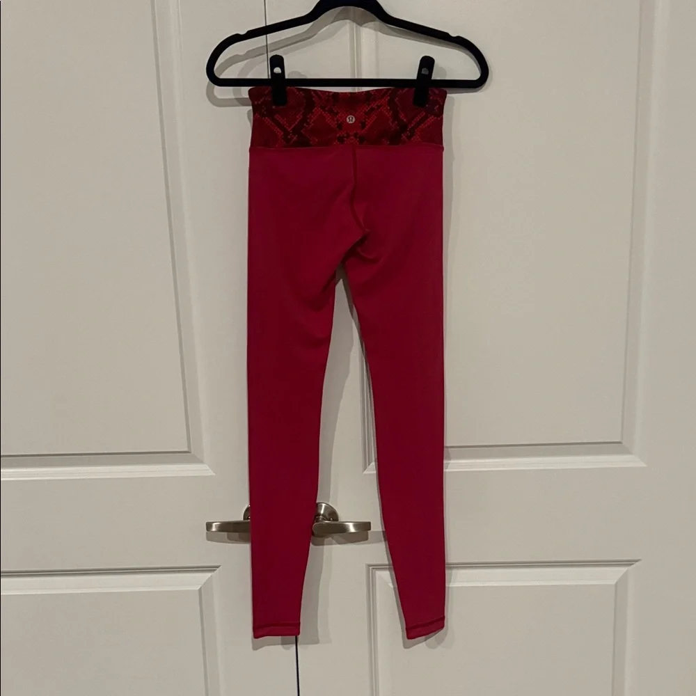 Lightly worn Vibrant lululemon Leggings with Snakeskin Accent size 4